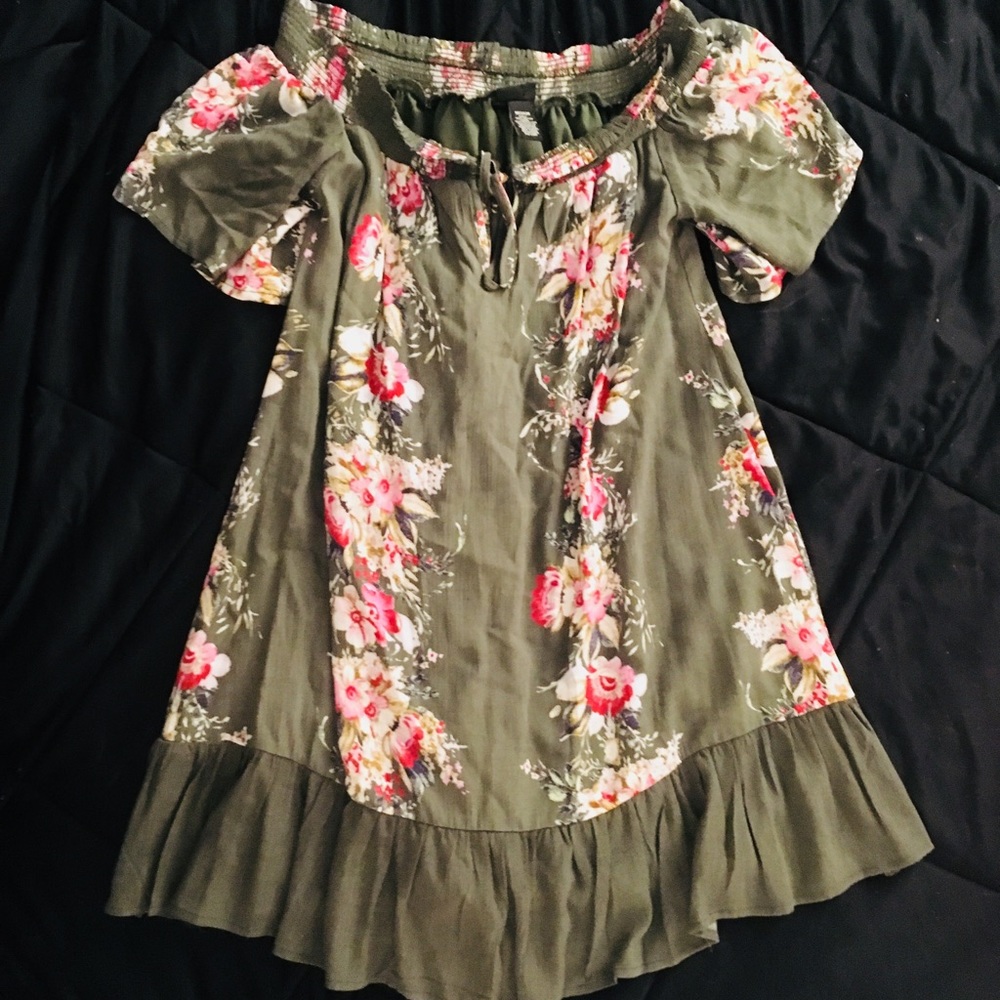 Green Floral Off-Shoulder Dress, Medium